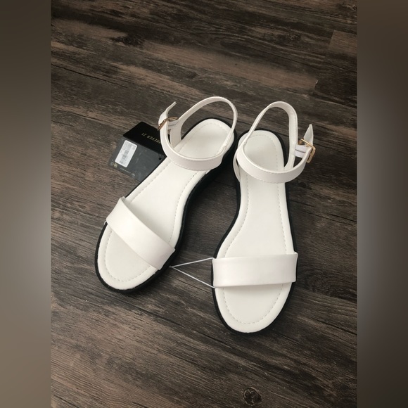 NWT Sandals - Picture 1 of 2